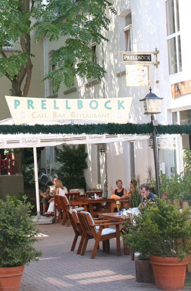 Prellbock Cafe. Bar. Restaurant.